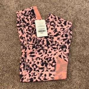 Fabletics mila pocket capri size M (6-8)